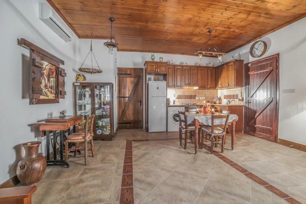 Lofou Traditional House Екстериор снимка