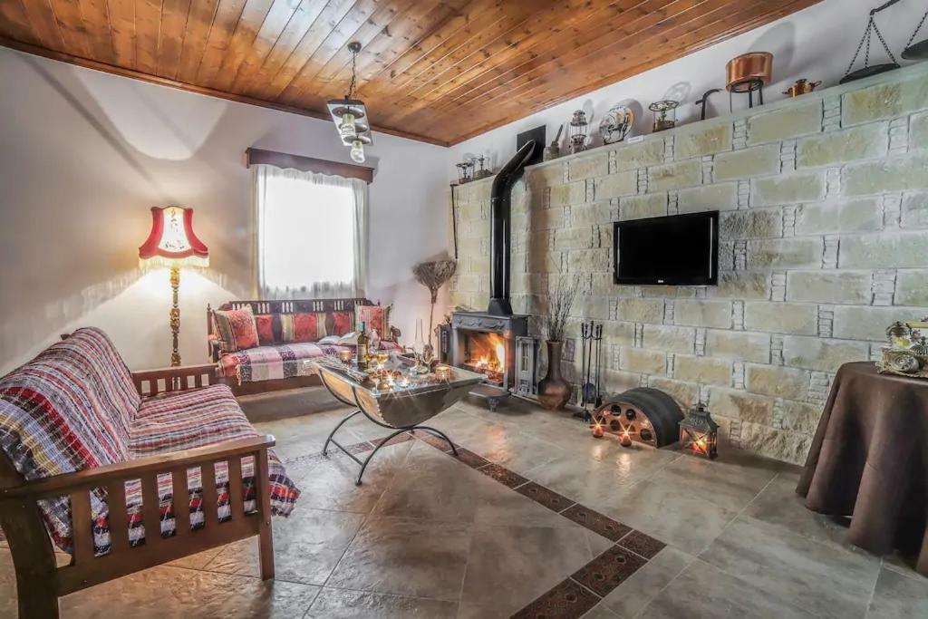 Lofou Traditional House Екстериор снимка